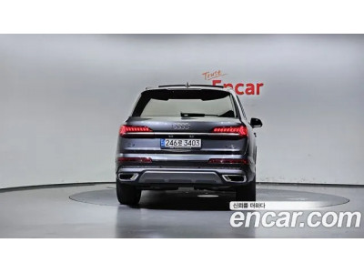 Audi Q7 2021 г.