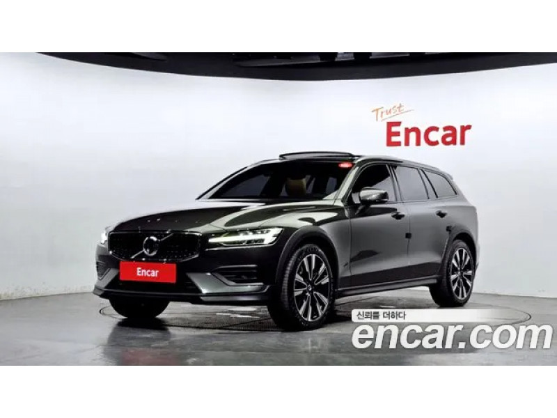 Volvo V60 2022 г.