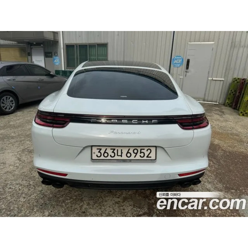 Porsche Panamera 2020 г.