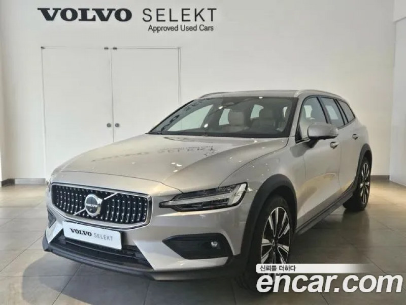 Volvo V60 2023 г.