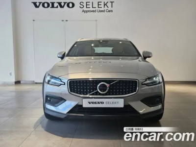 Volvo V60 2023 г.