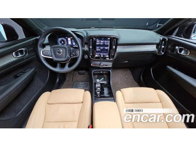 Volvo XC40 2022 г.