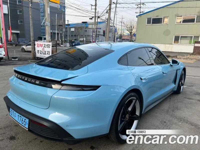 Porsche Taycan 2022 г.