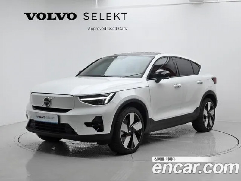 Volvo Q40 2024 г.