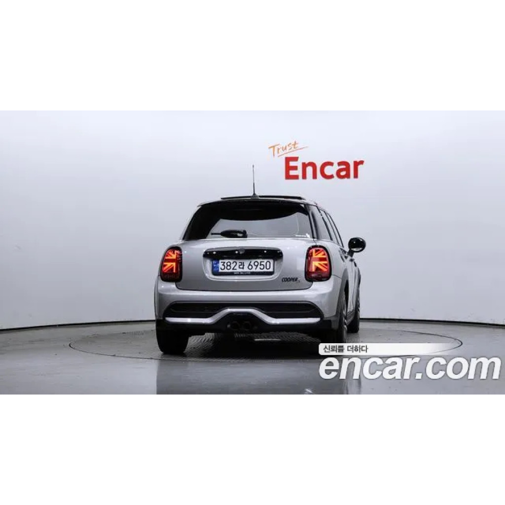 Mini Cooper 2024 г.