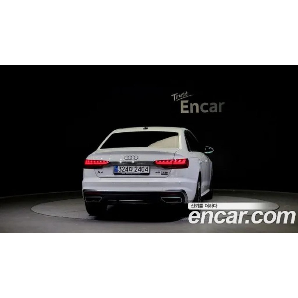 Audi A4 2022 г.