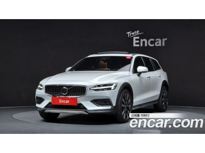 Volvo V60 2023 г.