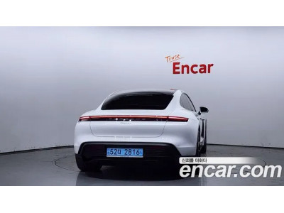 Porsche Taycan 2022 г.
