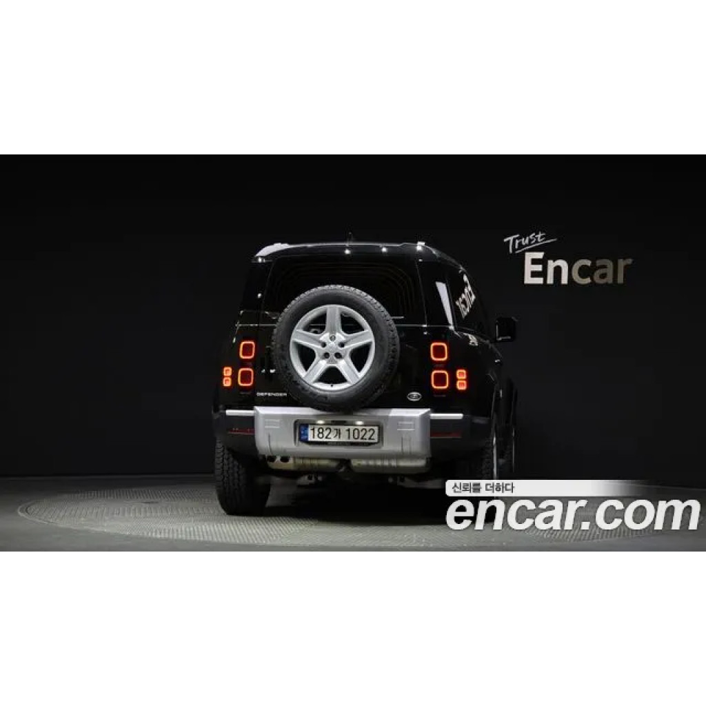 Land Rover Defender 2022 г.