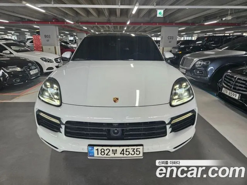 Porsche Cayenne 2021 г.