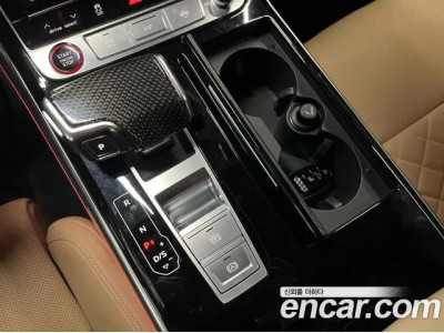 Audi S8 2021 г.