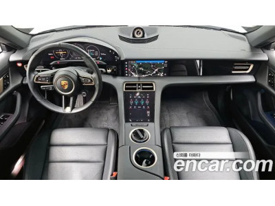 Porsche Taycan 2021 г.