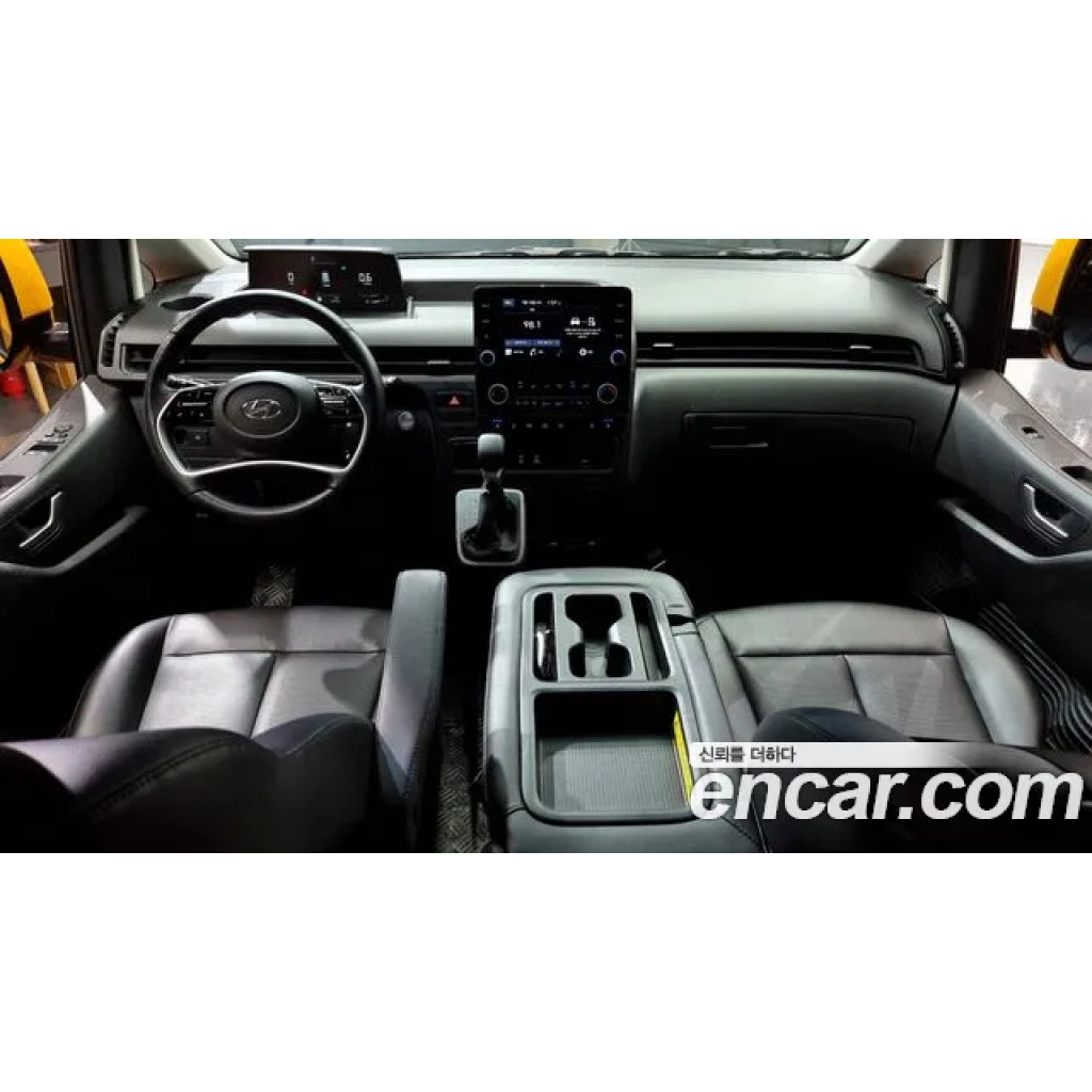 Hyundai Staria 2023 г.