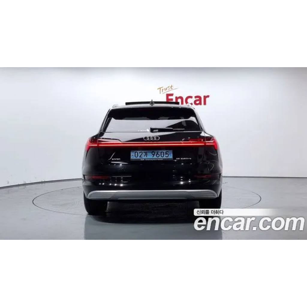 Audi E-tron 2021 г.