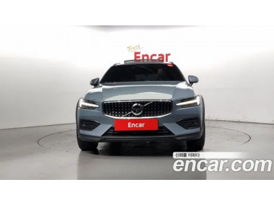 Volvo V60 2022 г.