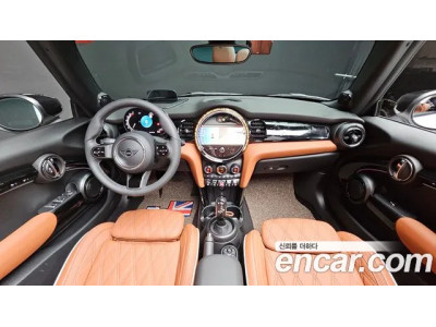 Mini Cooper Convertible 2024 г.