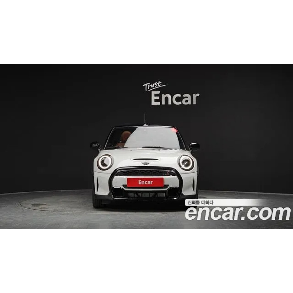 Mini Cooper Convertible 2024 г.