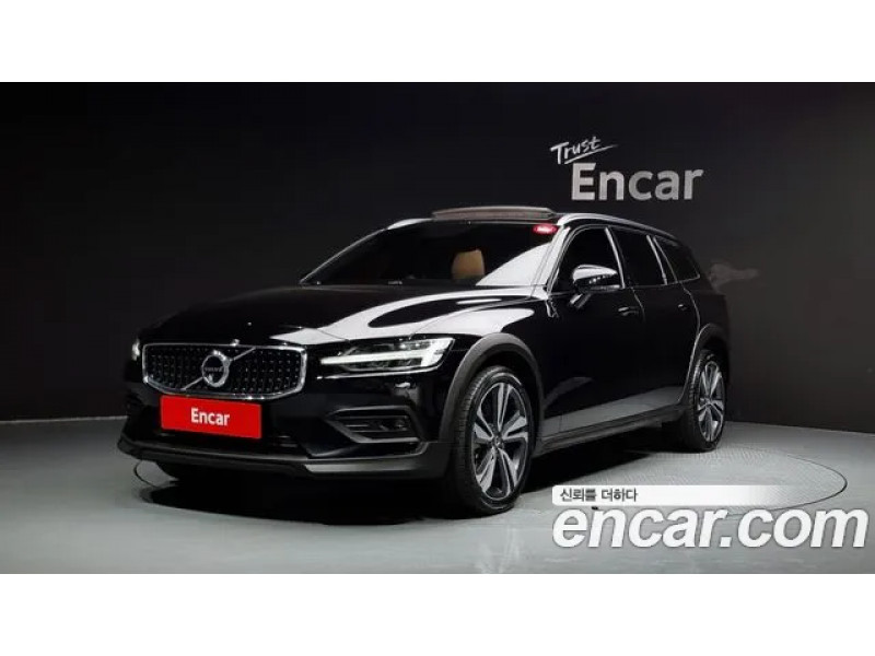 Volvo V60 2021 г.