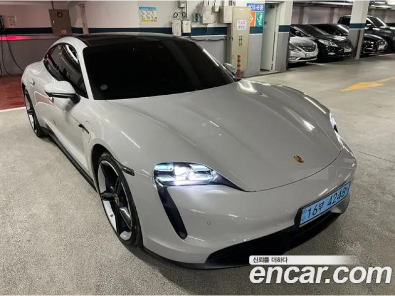 Porsche Taycan 2023 г.